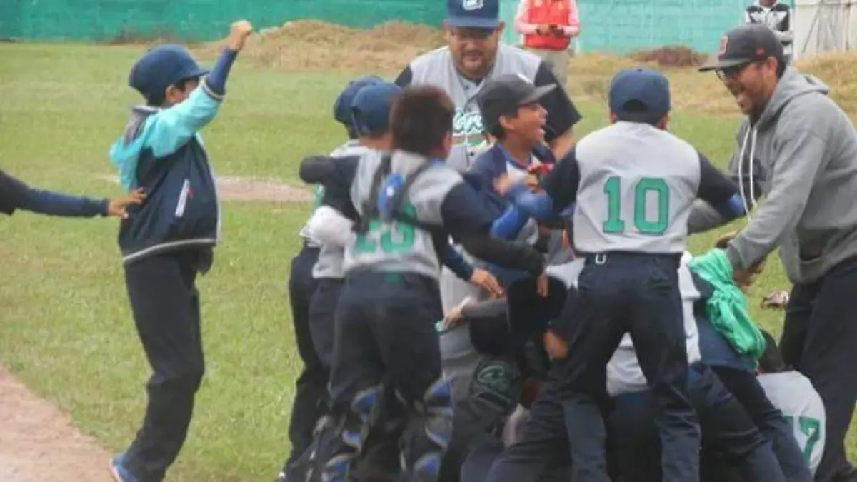 niños celebran